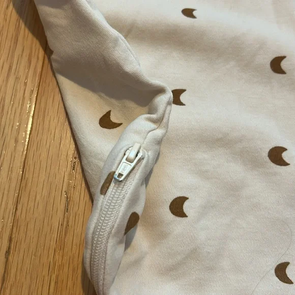 Quincy Mae Cream Sleep Sack with Brown Moon 0-6 months - Picture 5 of 7